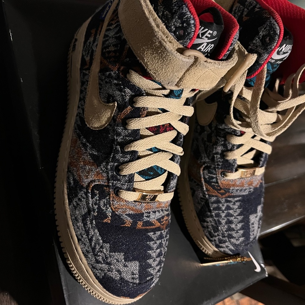 NIKE. ID Pendleton Air Force 1’s Sz. 8.5